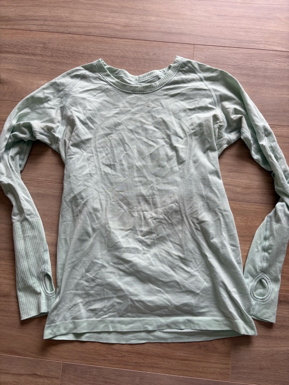 Lululemon mint green swift long sleeve size 10